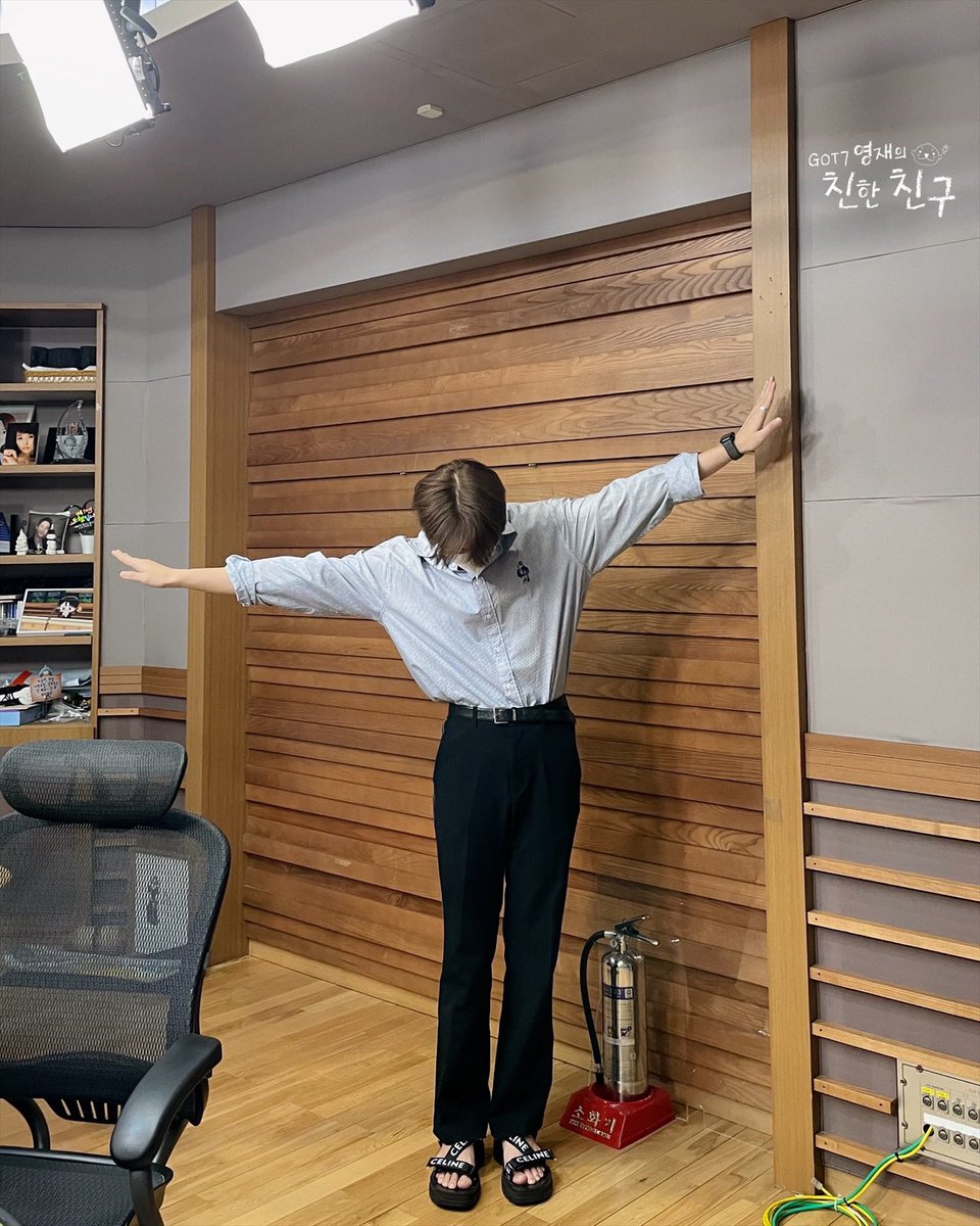 mbcbf_ever's tweet image. 🦦친친🦦

우리 디제이 다리 2메다 이슈,,,
수달이 이러다 사슴이 될 것 같아 이슈,,,

#MBC #RADIO #GOT7영재의친한친구 #친한친구 #친친 #달친친 #달디 #GOT7 #갓세븐 #영재 #YOUNGJAE