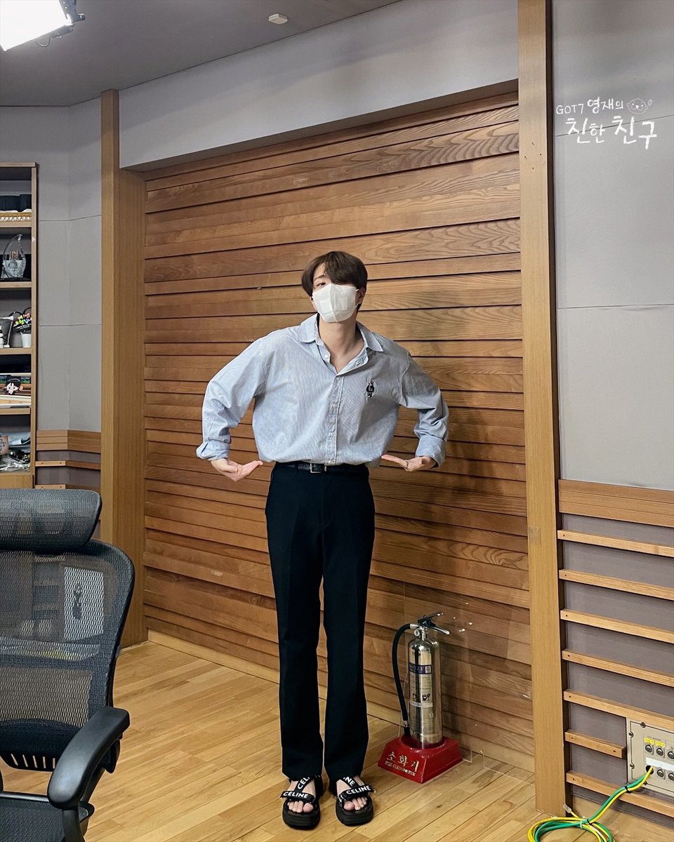 mbcbf_ever's tweet image. 🦦친친🦦

우리 디제이 다리 2메다 이슈,,,
수달이 이러다 사슴이 될 것 같아 이슈,,,

#MBC #RADIO #GOT7영재의친한친구 #친한친구 #친친 #달친친 #달디 #GOT7 #갓세븐 #영재 #YOUNGJAE