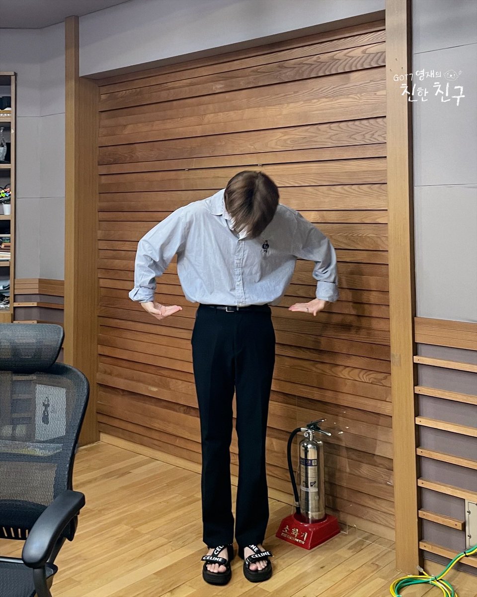 mbcbf_ever's tweet image. 🦦친친🦦

우리 디제이 다리 2메다 이슈,,,
수달이 이러다 사슴이 될 것 같아 이슈,,,

#MBC #RADIO #GOT7영재의친한친구 #친한친구 #친친 #달친친 #달디 #GOT7 #갓세븐 #영재 #YOUNGJAE