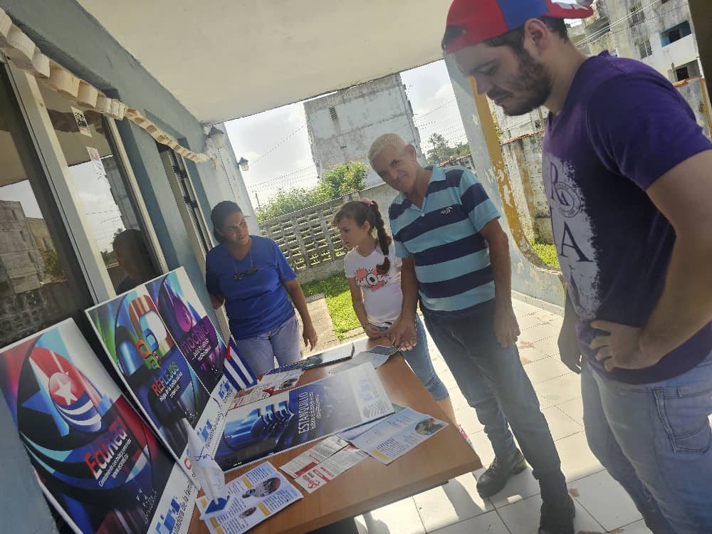 El próximo 8 de septiembre, los <a href="/JovenClub2/">Joven Club</a> cumplen 37 años. Una iniciativa de nuestro Comandante #Fidel .
37 años como un universo abierto al conocimiento de las nuevas tecnologías y al desarrollo informático. #JovenClubTeConecta #Aniversario37 #PinardelRío