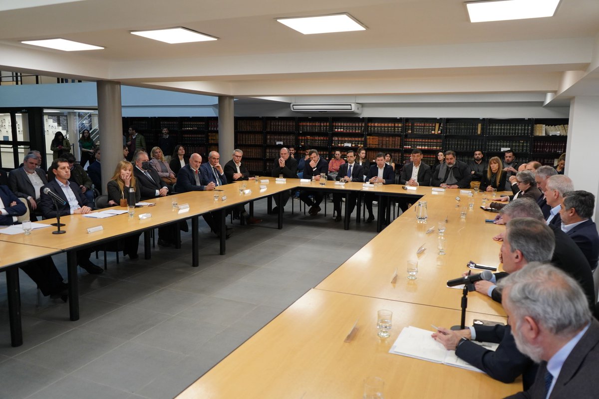 unahurlingham's tweet photo. Rectores de Universidades Nacionales en la provincia de Buenos Aires pidieron por la ley de financiamiento universitario

Nota completa 👉 https://t.co/DxOlql5Zru https://t.co/8jo6FQ00eQ