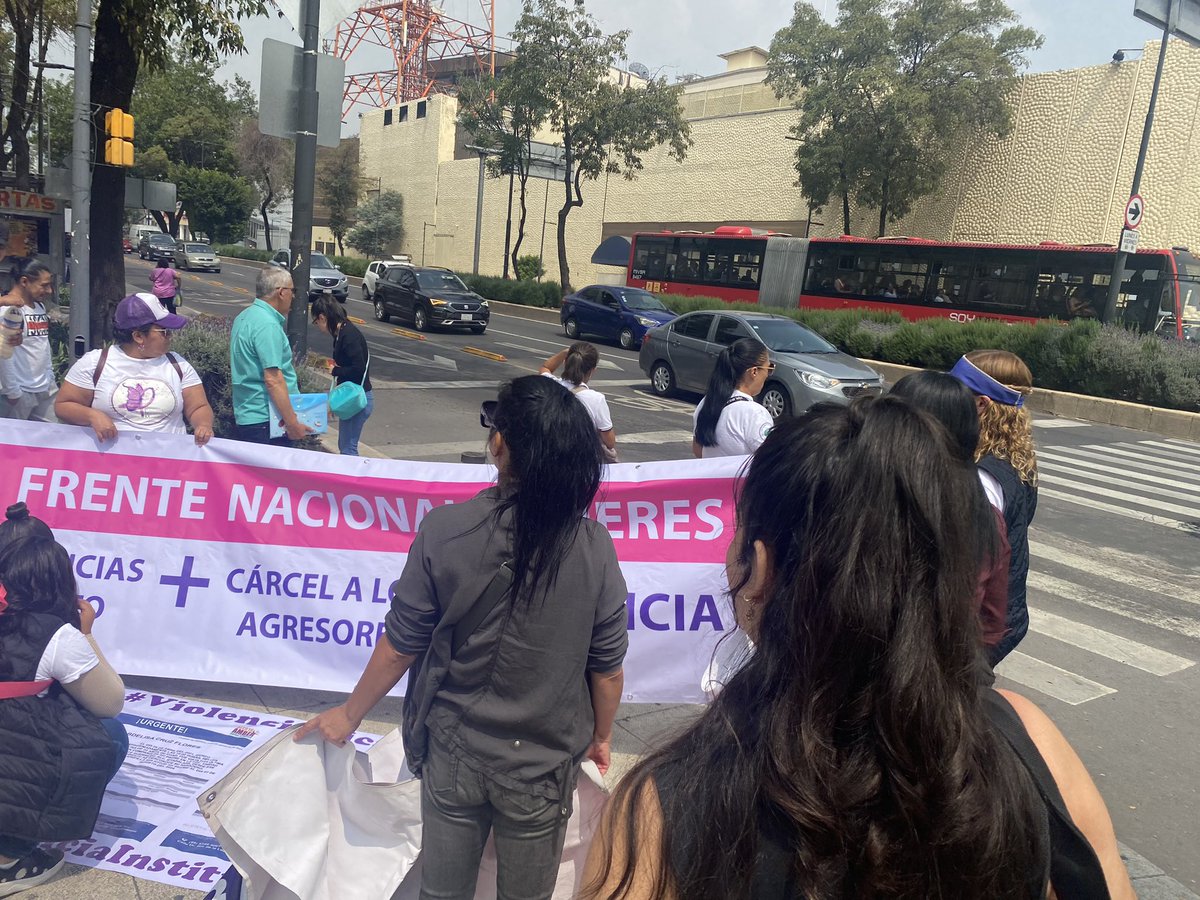 fnm_ong's tweet image. Manifestación en #RiodelaLoza contra el actuar de @FiscaliaCDMX 

Están ayudando a los agresores, lo saben, lo dijimos, lo reportamos desde octubre 2023 y se siguen sumando casos de corrupción. 

NO + ‼️la violencia vicaria es DELITO.

NO somos negocio …