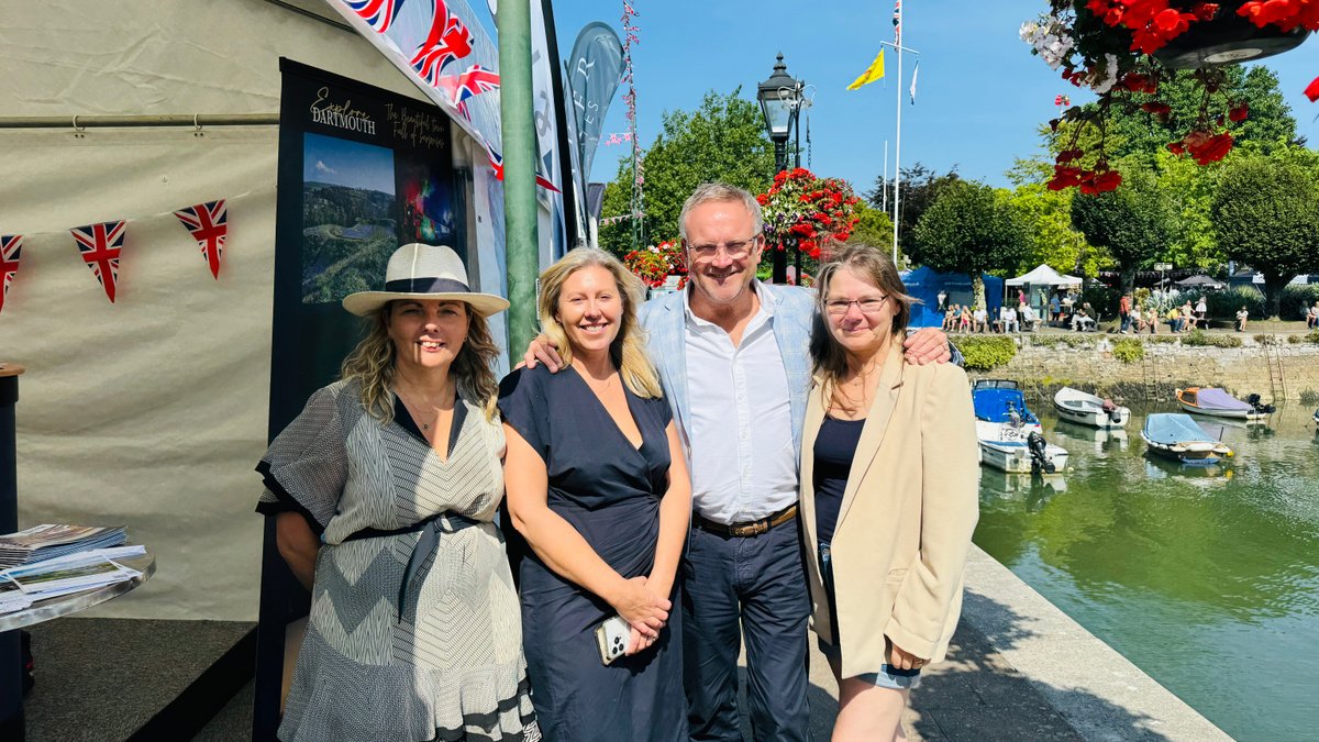 FreshEscapes's tweet photo. Dartmouth Royal Regatta is always a week to remember! The team have loved being involved,  meeting visitors and all those involved in making this a truly amazing event. 

 #DartmouthRoyalRegatta #RegattaWeek #WaterfrontLiving #SummerMemories https://t.co/4T1gUaHTvx
