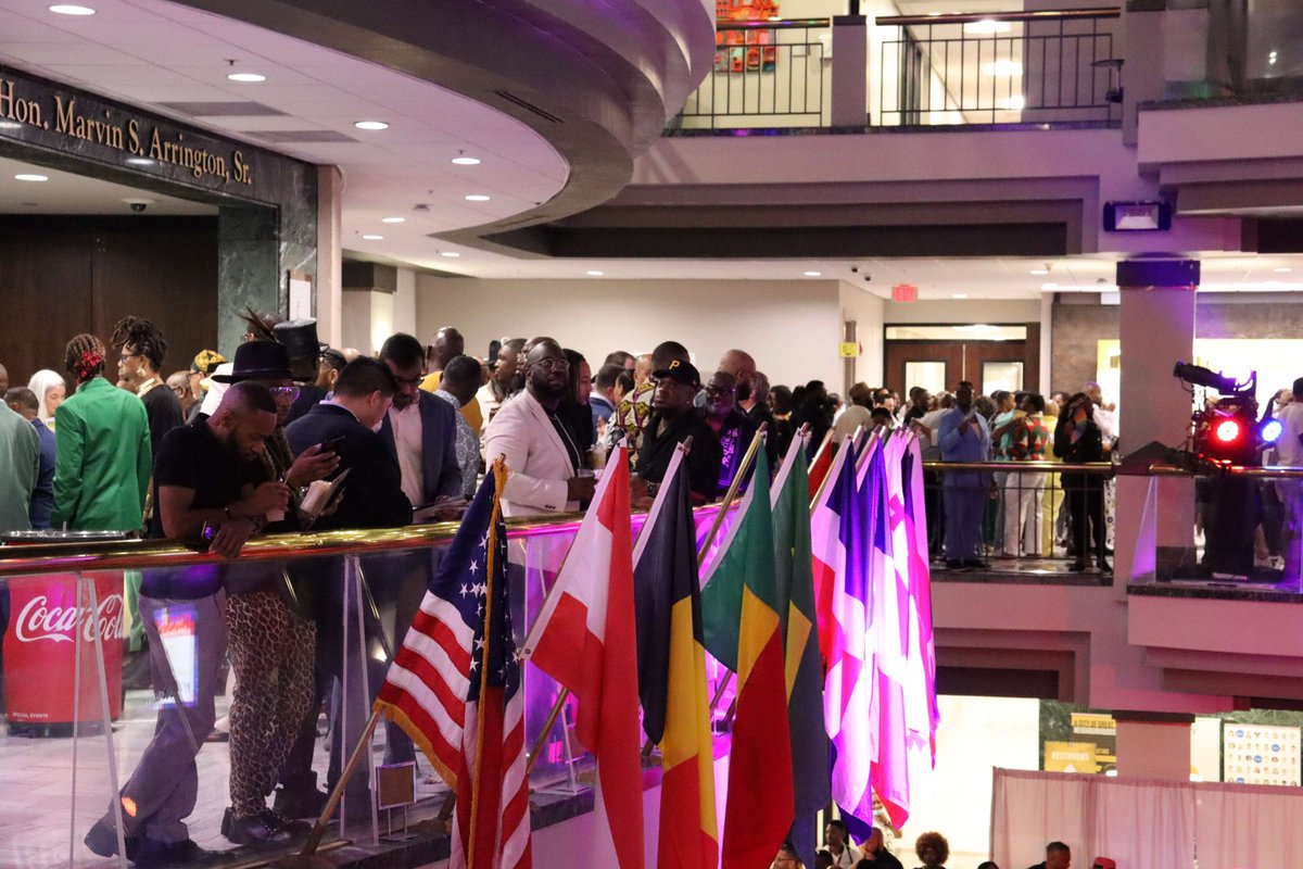 FultonHealth's tweet image. Last Thursday at the Mayor's Ball, we celebrated the amazing LGBTQ community! 🌈✨ Thanks to the national celebrities, civic leaders, and FCBOH for providing essential health services like MPX vaccinations and HIV testing. Together, we stand strong! 🥳 #MayorsBall #LGBTQSupport