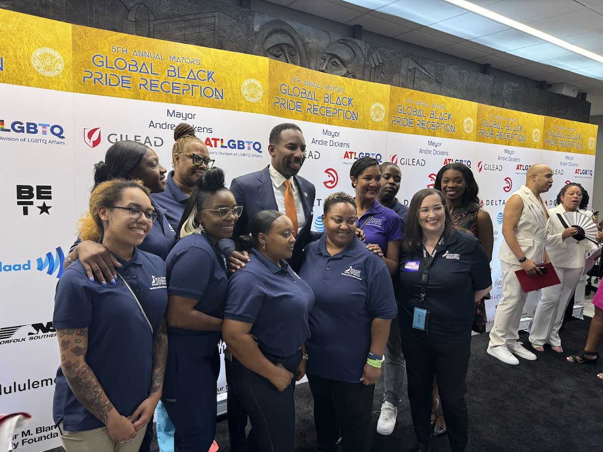 FultonHealth's tweet image. Last Thursday at the Mayor's Ball, we celebrated the amazing LGBTQ community! 🌈✨ Thanks to the national celebrities, civic leaders, and FCBOH for providing essential health services like MPX vaccinations and HIV testing. Together, we stand strong! 🥳 #MayorsBall #LGBTQSupport