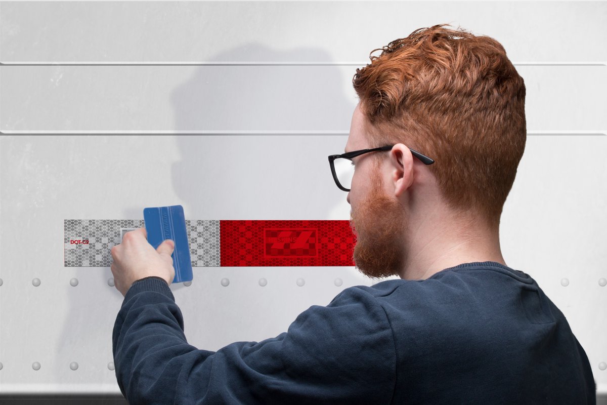 HeskinsLLC's tweet image. Ensure precision when applying DOT tape with Heskins Squeegee! 🚛 Smooth out any air bubbles for a perfect, long-lasting application every time. 
heskins.us/products/squee…
#DOTTape #Squeegee #Heskins