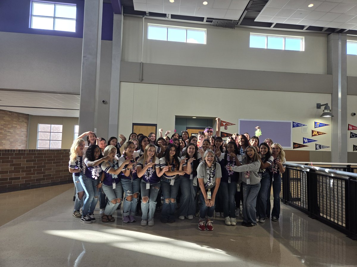 Celebrating 🖤Ms. Houser💜 as teacher of the week! Thank you, Diamond Line, for shining the spotlight on talented teachers who know how to connect. #wewitnessthebesthumans <a href="/SMHS_SMCISD/">San Marcos High School</a>