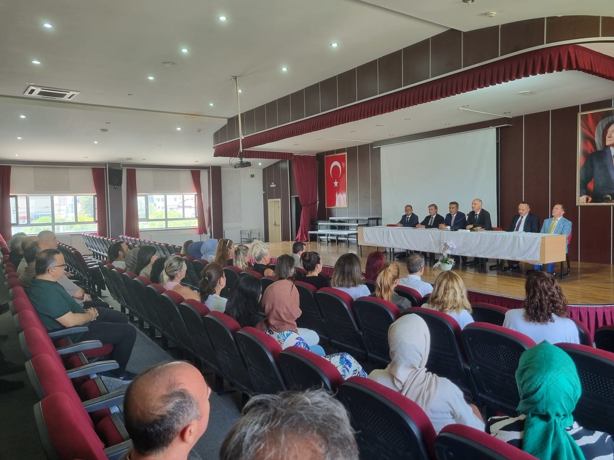 Bakanlığımız İnşaat ve Emlak Genel Müdürü Sn. Özcan Duman ve İl Milli Eğitim Müdürümüz Dr. Emre Çalışkan okulumuzu ziyaret etti.
Ziyarette 2024-2025 yılı mesleki çalışma programı kapsamında öğretmenlerimizle bir araya geldiler.
<a href="/tcmeb/">Millî Eğitim Bakanlığı</a>
<a href="/ZcanDUMAN/">Özcan DUMAN</a>
<a href="/emre_caliskan/">Emre Çalışkan</a>
<a href="/mebiegm/">MEB İnşaat ve Emlak Genel Müdürlüğü</a>
