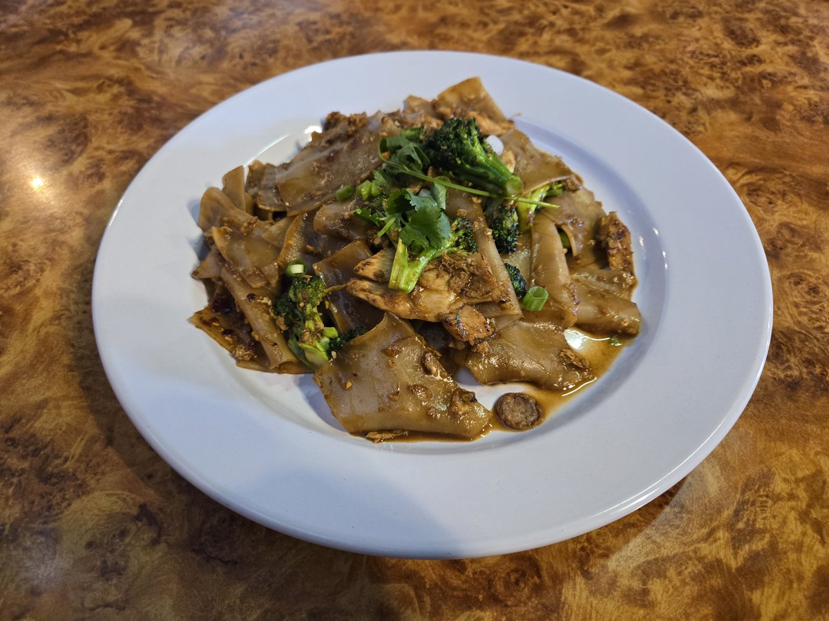 Love Thai food? Try the Pad See Eiw at Aroi Thai in Panama City. Your taste buds will be dancing with delight! 🥢🍲 The perfect balance of sweet, spicy, and savory flavors will have you hooked. Every bite is a new adventure in deliciousness!