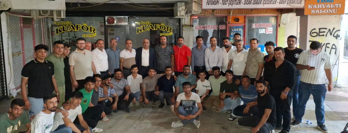 Şanlıurfaspor Kulüp Başkan Mehmet Giray Küçük  Ve Yönetim Kurulu Derneğimizi Ziyaret Ederek Şanlıurfaspor İçin Hep Beraber Olmamız Lazım Ve Destek Vermek Lazım Bu Takıma Sponsor Lazım Bu Takıma Maddi Destek Vermek Lazım Şehrin İleri Gelenleri Artık BU Takima Destek Vermesi Lazım