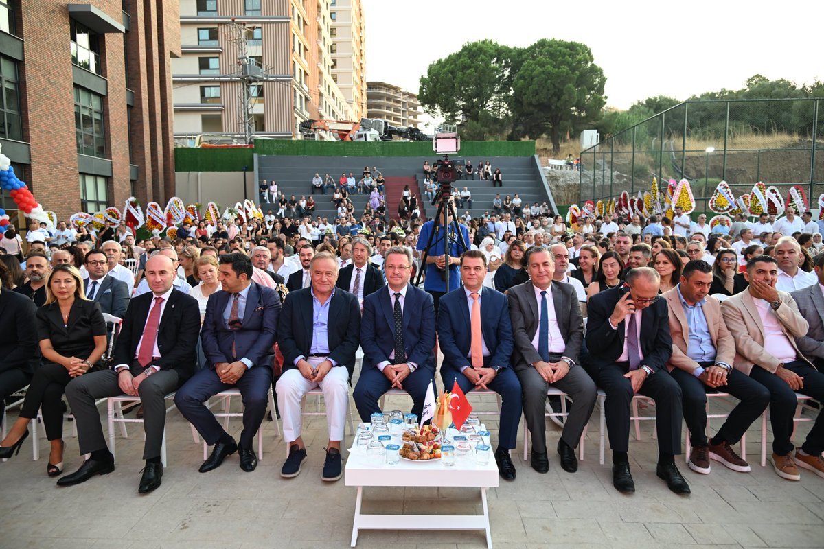 Valimiz Enver Ünlü, Bahçeşehir Koleji Turgutlu Kampüsünün Açılış Törenine katıldı.

Eğitim kampüsünde incelemelerde bulunan Vali Ünlü, kampüsün Manisa'ya hayırlı olmasını temenni etti, yeni eğitim öğretim yılında tüm öğrenci ve öğretmenlere başarılar diledi.
