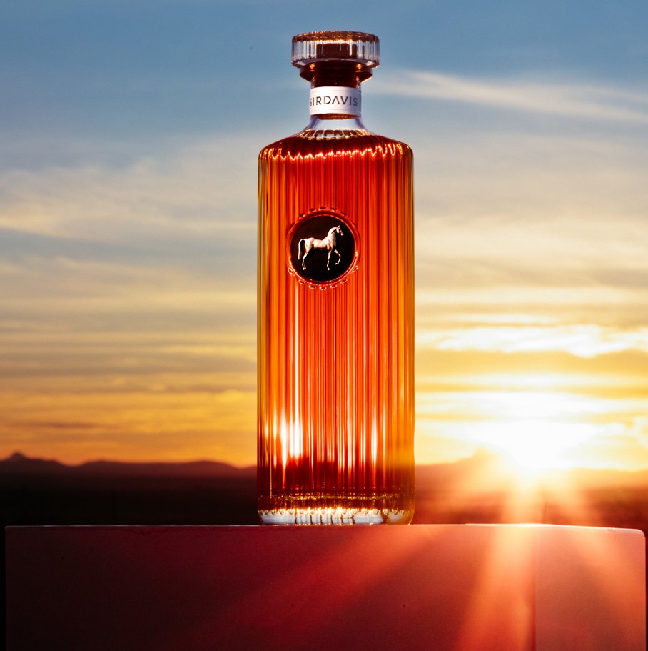 Queen Bey is changing the whiskey game! 🥃👑 Sir Davis drops tomorrow at select Twin Liquors locations. Grab your bottle in-store or online and taste the future of whiskey. 🥃