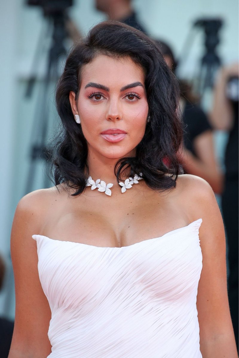 ميشا | FASHION tweet media