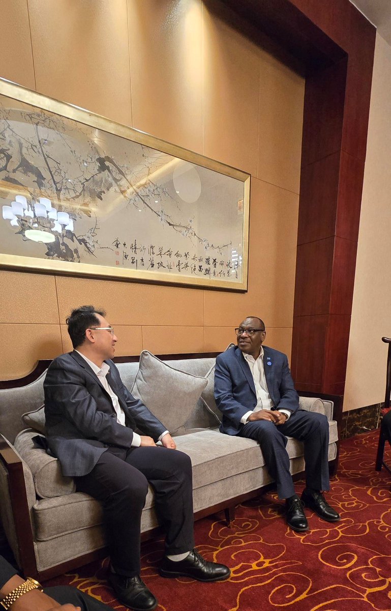 ECA_OFFICIAL's tweet photo. Discussed key initiatives, including #transport navigation in Akagera river, #infrastructure projects in Southern Africa, renewable energy in Eritrea &amp; #RegionalValueChains - agricultural processing SEZ for Zambia-Zimbabwe &amp; committed to exploring future cooperation. #CADFund https://t.co/fVncofx7vm