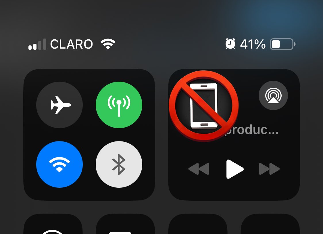 Buenas tardes <a href="/digicel_sv/">Digicel El Salvador</a>, no hay señal para llamadas ni nada. Que pasó? La empresa <a href="/claroelsalvador/">Claro El Salvador</a> me aparece