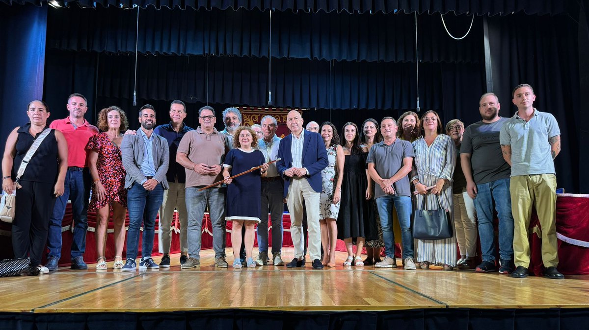 AlejandroSolerM's tweet photo. Quiero expresar mi felicitación a la socialista Amparo Serrano Lloret, quien ha sido proclamada hoy como nueva alcaldesa de Callosa de Segura. Una felicitación que hago efectiva a toda la Agrupación Socialista callosina con su Secretario General Fran Maciá a la cabeza. Les deseo todo el éxito en esta nueva etapa de liderazgo para este municipio. Estoy seguro de que su compromiso y dedicación traerán grandes avances y mejoras para todos los vecinos de Callosa. ¡Enhorabuena! 🌹

#CallosadeSegura #nuevaalcaldesa #liderazgo #PSOE #CompromisoConLaCiudadanía @SocialistesVal @pspvalicante @PSOEVegaBaja @PsoeCallosa