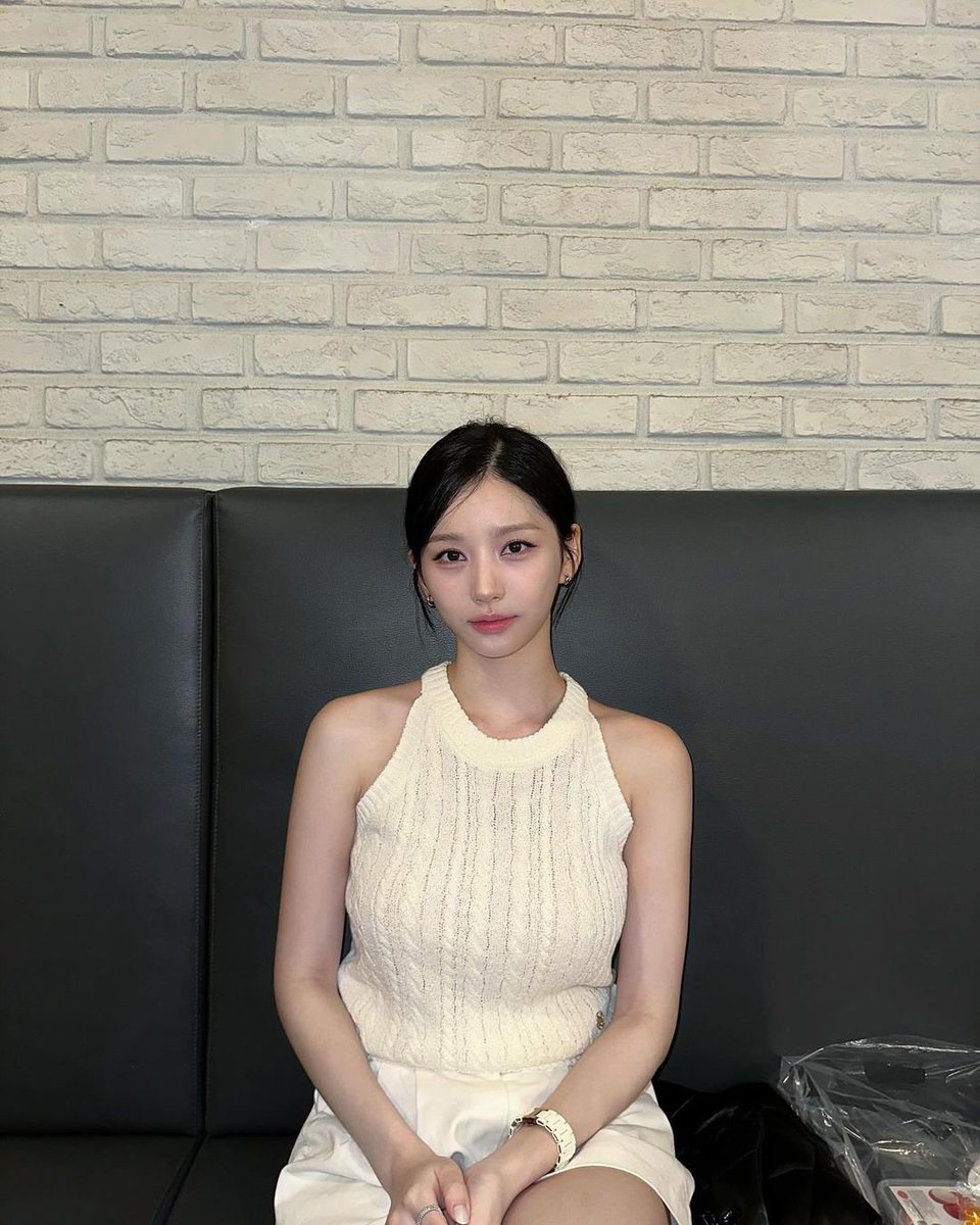 240903 이화겸의 인스타그램 
젤💛리💛조💛아

#헬로비너스 #hellovenus #유영 #yooyoung #이유영 #이화겸 #LeeHwaKyum
#프레인TPC #prainTPC