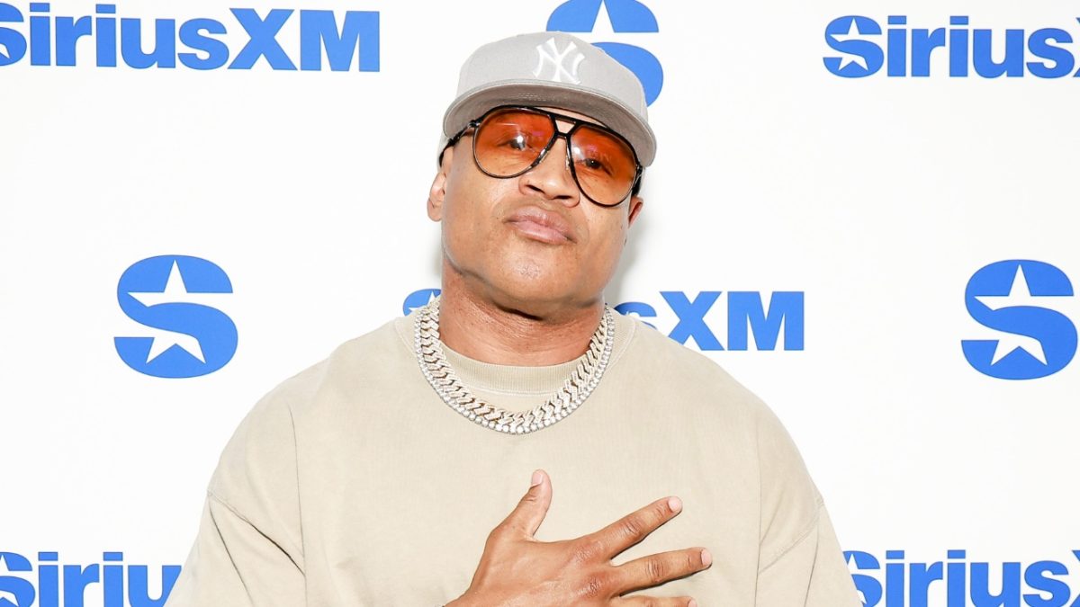 LL Cool J Explains What's Missing From Today's Hip Hop dlvr.it/TCmg73