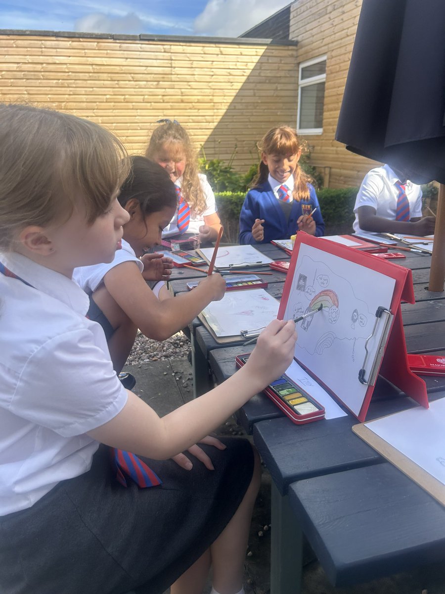 Y5Redgate's tweet image. We made the most of the sunny weather this afternoon and enjoyed painting in our lovely outside area. ☀️ 🖼️ 🙌🏻 #RCPArt