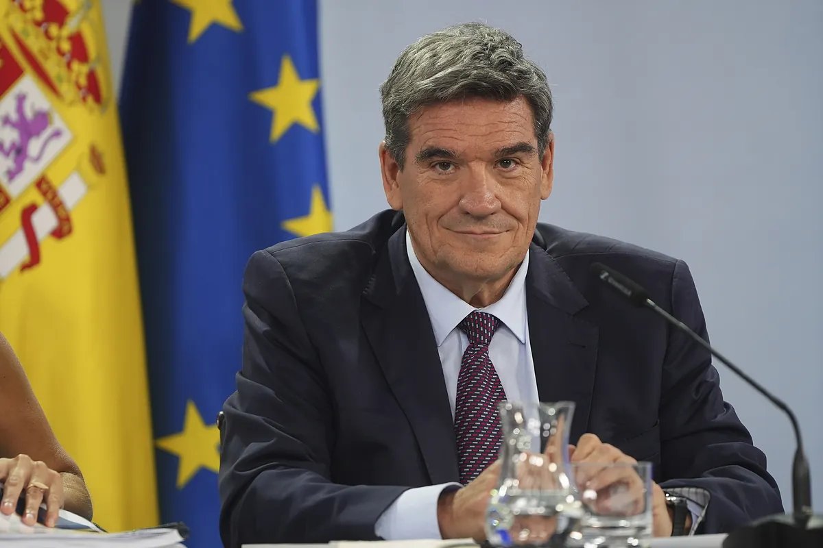 ZeleraOrg's tweet photo. El renacer técnico de Escrivá, el economista implacable que sacrificó su independencia para ser ministro https://t.co/iyDqRF6Fz9 https://t.co/kXNCOOZjk2