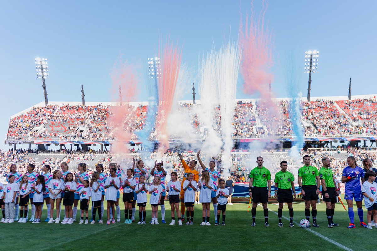 sandiegowavefc's tweet image. a special night celebrating san diego’s military community 💙 @PenFed