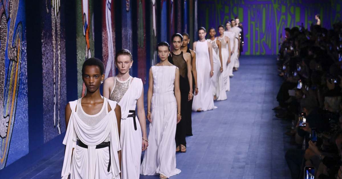 FerhaDesign's tweet photo. Must Read: Dior Hires Miu Miu CEO, Stefano Pilati Designs for Zara https://t.co/bEHbX4shjA https://t.co/1KT9xmPShg