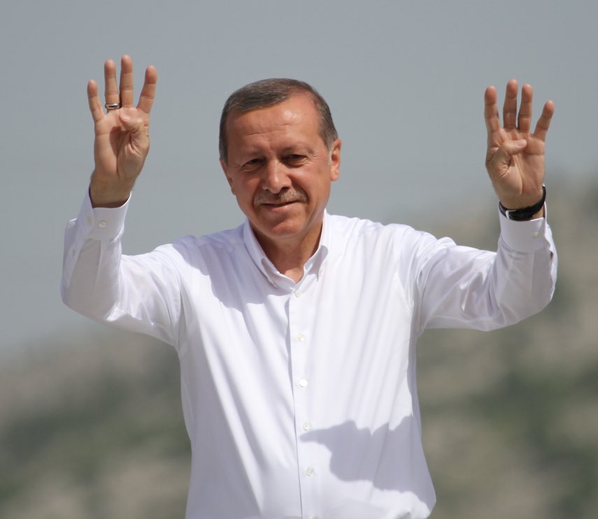 HamdiCelikbas's tweet photo. Mısır Devlet Başkanı Sisi yarın Türkiye'ye geliyor!
Cumhurbaşkanı Erdoğan, Sisi'yi Külliye’de resmi törenle karşılayacak.
Erdoğan’ın ve AKP’nin simgesi “Rabia” resmen tarih olacak!
#R4BIA #Egypt #Sisi #Anticoup #Rabaa #Morsi #Rabia https://t.co/FqqhTRVH9Q
