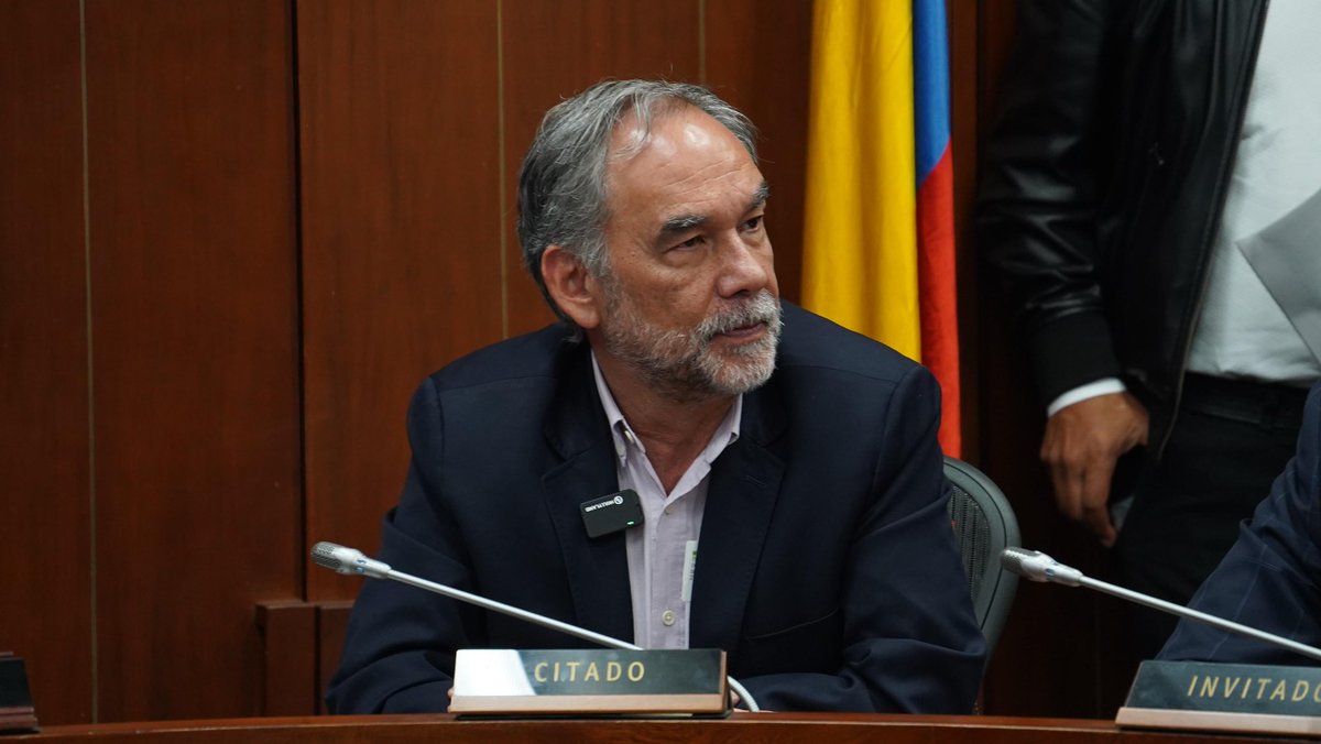 MinAmbienteCo's tweet photo. #AEstaHora el viceministro @MCabreraLeal presenta en la Comisión VI del @SenadoGovCo los avances en economía circular y gestión de residuos en Colombia con enfoque en conservación ambiental. 
Transmisión en vivo 👉  https://t.co/8xb1Pq95cv https://t.co/wvZf7uKEuC