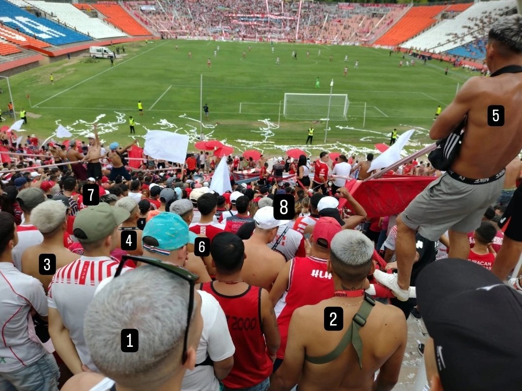 Despues dicen q los hinchas de Huracán somos todos negros y en esta simple foto se pueden ver 8 rubios naturales ✅✅✅