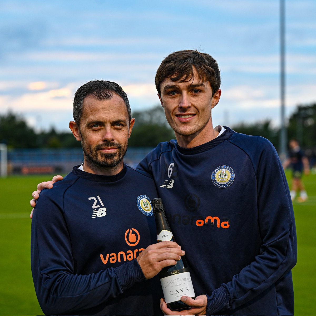 Presented by the gaffer... Your Player Of The Month <a href="/LukeeGriffithss/">Luke Griffiths</a> 👏

#UTN | #TheNash