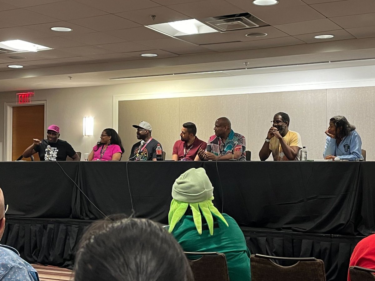 Our panelists for Puppeteers of Color. ❤️

@latoryahalexander @theninjapuppet  @sam_u_el_le_w_is @ayamediation @beingtimmy #poc #dragoncon #dragoncon2024