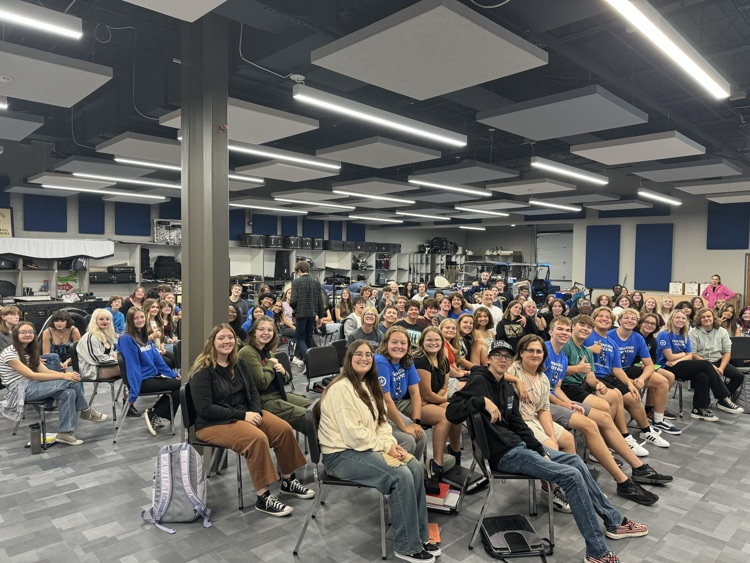 superGSD's tweet photo. GSD is a great place to be! What an awesome start to the school year! #GSDfirstweek #InMarauderCountry https://t.co/8DfifPpzsk