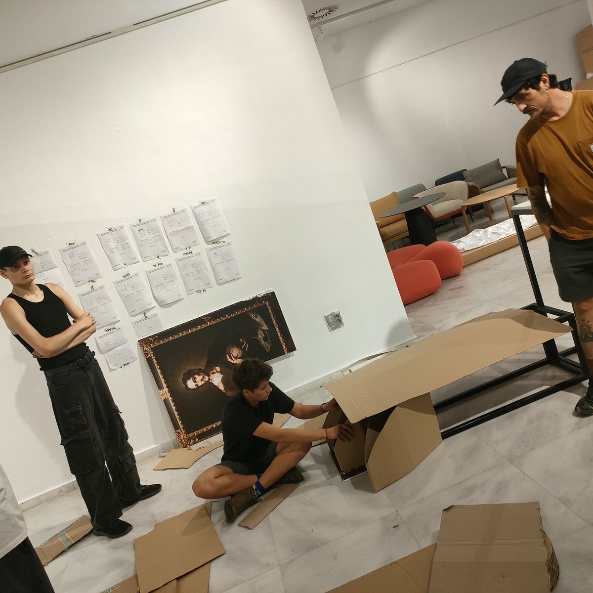 La primera sesión del taller de construcción colectiva que organiza <a href="/adcv/">adrian</a> me ha recordado la frase de Louise Bourgeois: "No soy yo, soy lo que hago con mis manos" gracias a <a href="/Makeatuvida/">MakeaTuVida</a> 
Una experimentación nueva e ilusionante. 😃👐🏼