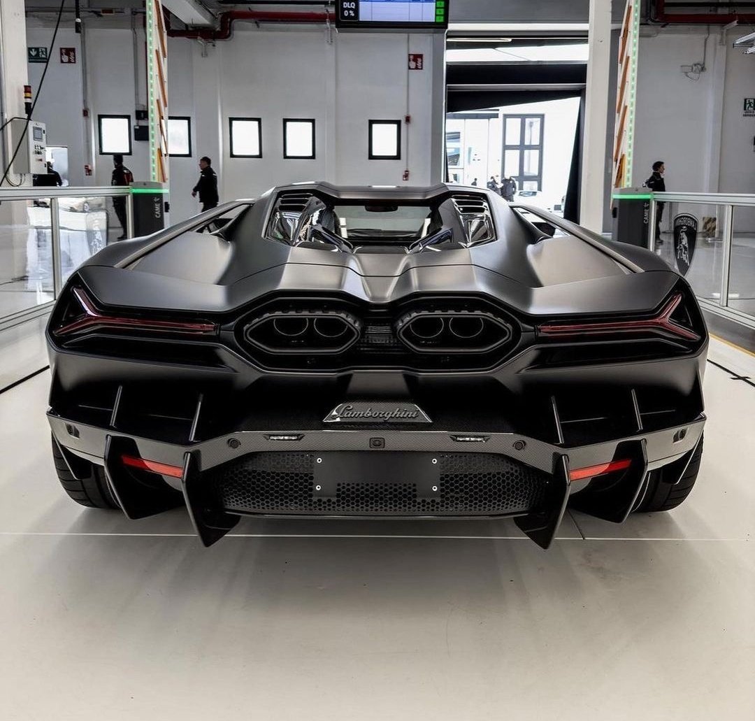 Lamborghini Revuelto 🦇