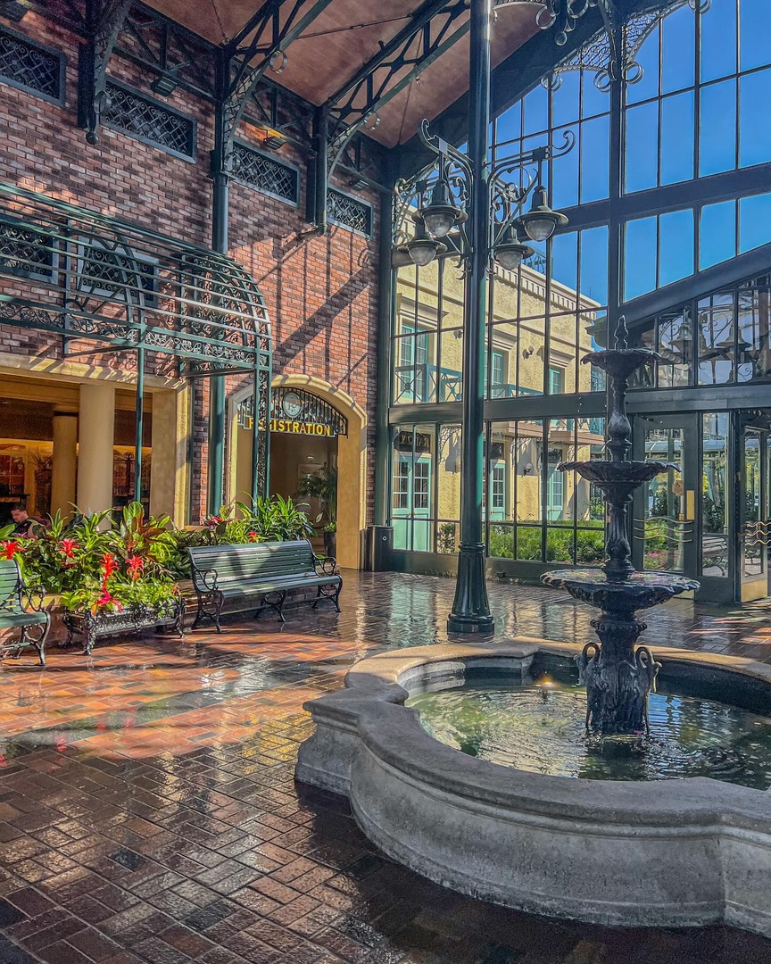 We say “oui oui” to any theme park resort that transports you to the New Orleans’ historic French Quarter. 🥖🇫🇷 Have you been here before?

📍: Disney's Port Orleans Resort - French Quarter
📸: instagram.com/p/C9v8EcCshZs/