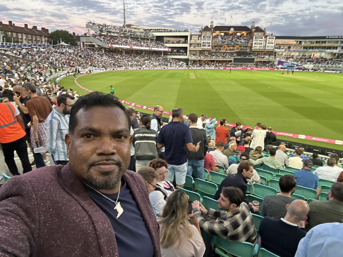 RagoobarRawle's tweet image. Spending the last of the summer watching cricket at the oval π