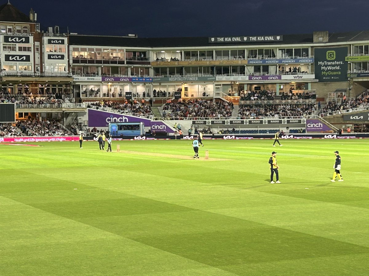 RagoobarRawle's tweet image. Spending the last of the summer watching cricket at the oval π