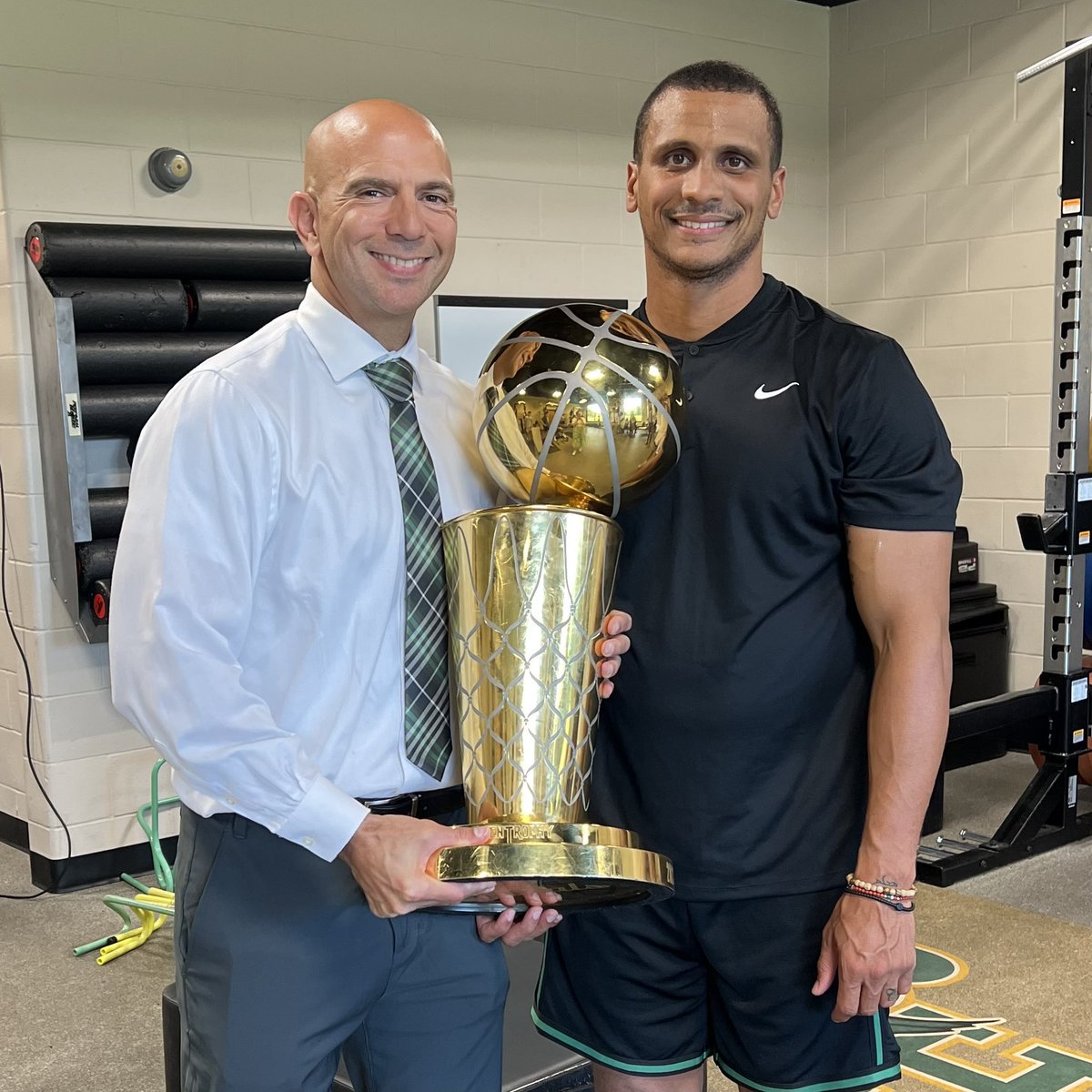 Back where it all started. Today, we welcomed Joe Mazzulla ‘06 back to Hawk Country along with the Larry O’Brien Trophy! 🏀🏆