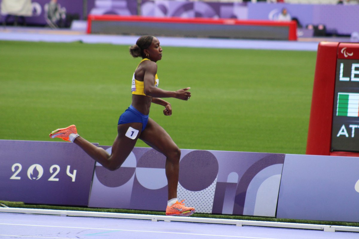 🥇#Deportes | La velocista ecuatoriana Kiara Rodríguez se llevó la medalla de oro en los 100 metros planos, en los Juegos Paralímpicos de #Paris2024. 

Con un tiempo 12.04 segundos, la compatriota se consagró campeona en la final, por encima de los 12.10 completados por la