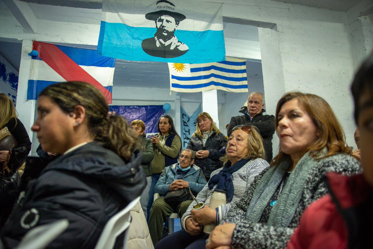 AlvaroDelgadoUy's tweet photo. Jornada acompañando a Valeria Ripoll en su recorrida por el Municipio A, escuchando a los vecinos y comerciantes sobre sus ideas y preocupaciones. Muchas gracias por el respeto y por recibirnos tan bien. https://t.co/t9ZBmlpIuZ