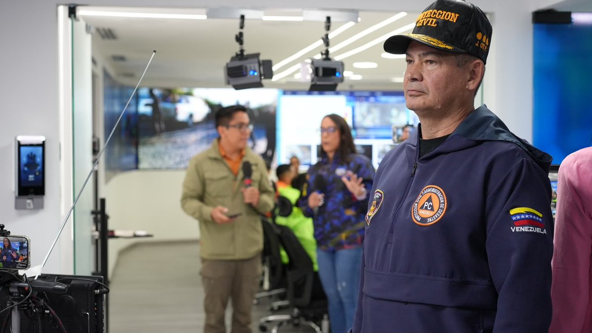 MPPRIJP (@mijpvzla) on Twitter photo #3SEP || El Viceministro de Gestión de Riesgo, Almirante Juan Carlos Oti, indicó que los funcionarios bomberiles y el personal de <a href="/PCivil_Ve/">Protección Civil</a> trabajan con la @PNBVZla y la #GNB para socorrer a la población ante emergencias por el actual período de lluvias en el país. #3SEP || El Viceministro de Gestión de Riesgo, Almirante Juan Carlos Oti, indicó que los funcionarios bomberiles y el personal de <a href="/PCivil_Ve/">Protección Civil</a> trabajan con la @PNBVZla y la #GNB para socorrer a la población ante emergencias por el actual período de lluvias en el país.