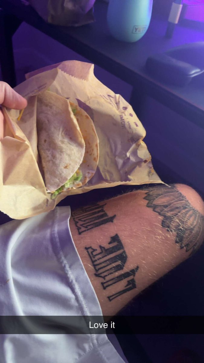lostvuse's tweet photo. @tacobell Live Mas https://t.co/hW3gojdJfl