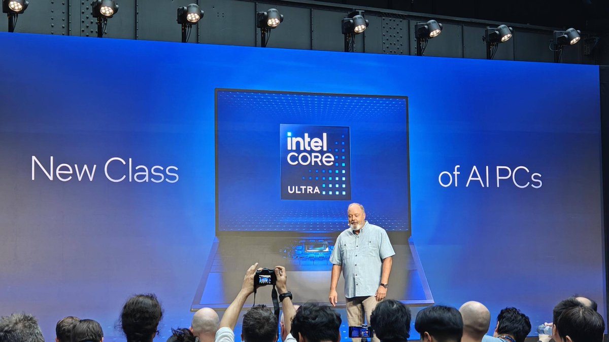 英特尔发布新一代 AIPC 芯片：算力狂飙，功耗史诗级降低 dlvr.it/TCnH6c