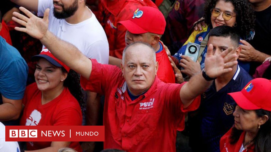 Quién es Diosdado Cabello, uno de los "hombres más poderosos" de Venezuela (y cuál es la estrategia de Maduro al nombrarlo ministro de Interior) dlvr.it/TCnHmd
