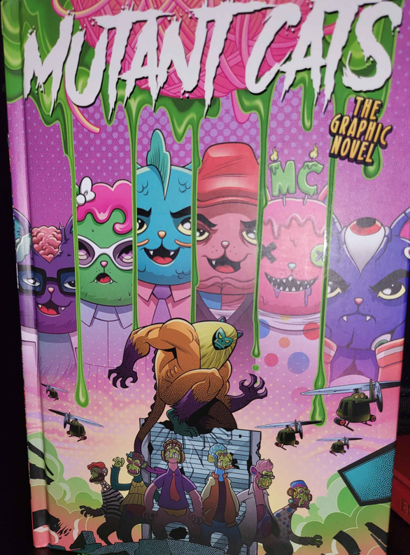 apewhale's tweet photo. I love me some awesome use of IP.🧵I just picked up a copy of the @mutantcatsdao &amp; @heroprojectshq &amp; @GungnirBooks graphic novel that uses cats and their @BoredApeYC MAYC IP. This is a hardcover book with 160 pages of original artwork and a creative story. 1/5 https://t.co/9QwA7APhZs