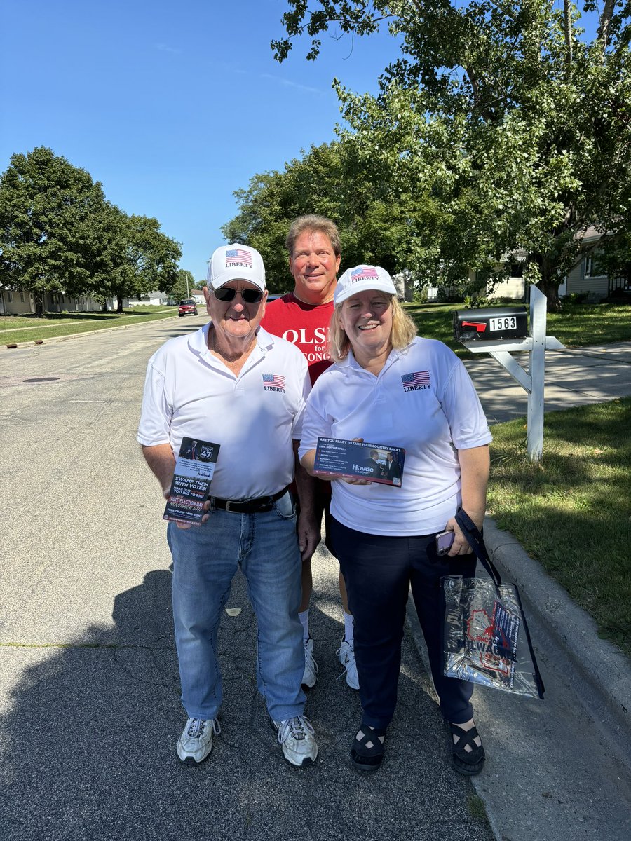 samanthalaf13's tweet photo. @TeamTrump out in the field making a difference one door at a time! With only 16 days until absentee ballots are sent out we are registering voters and #SwampTheVote for @realDonaldTrump 

#TrumpForce47 @WisGOP https://t.co/twzNqa7CKm