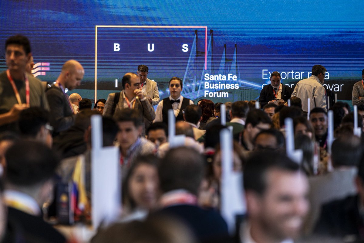 Unas 1.000 empresas argentinas (850 santafesinas) dispuestas a exportar. 200 empresas de 40 países dispuestas a conocernos y comprar lo que producimos. Un gobierno, el de Santa Fe que apuesta a los que invierten, innovan y generan trabajo poniendo todo para que los acuerdos