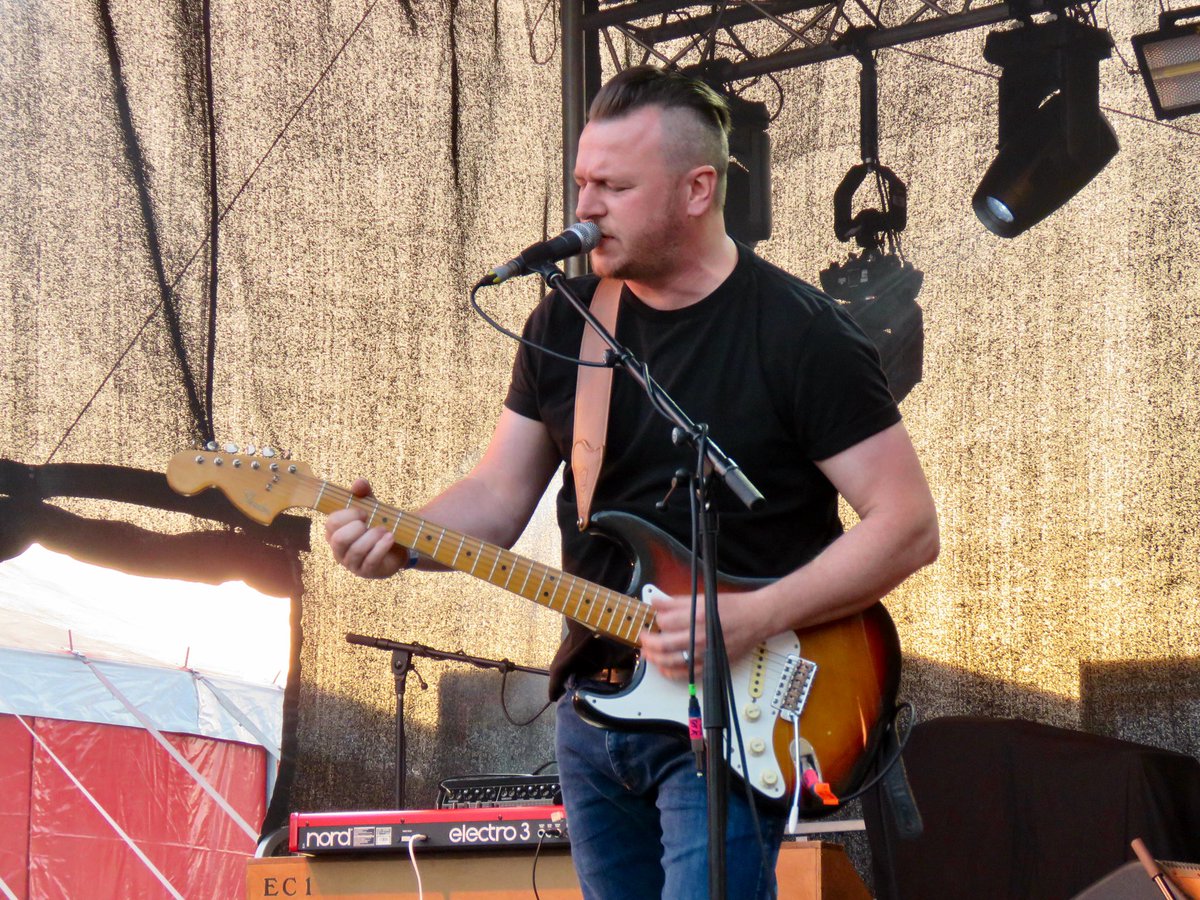 steelcitysnaps's tweet image. Ed Cosens’ played a brilliant set at @RandRCircus on Thursday afternoon ☀️ @edcosens is well known as a founder member and lead guitarist in @Reverend_Makers, but earlier this year Ed released his second fantastic solo album “Somewhere Between Dark And Light” 😎🎸 #Sheffield