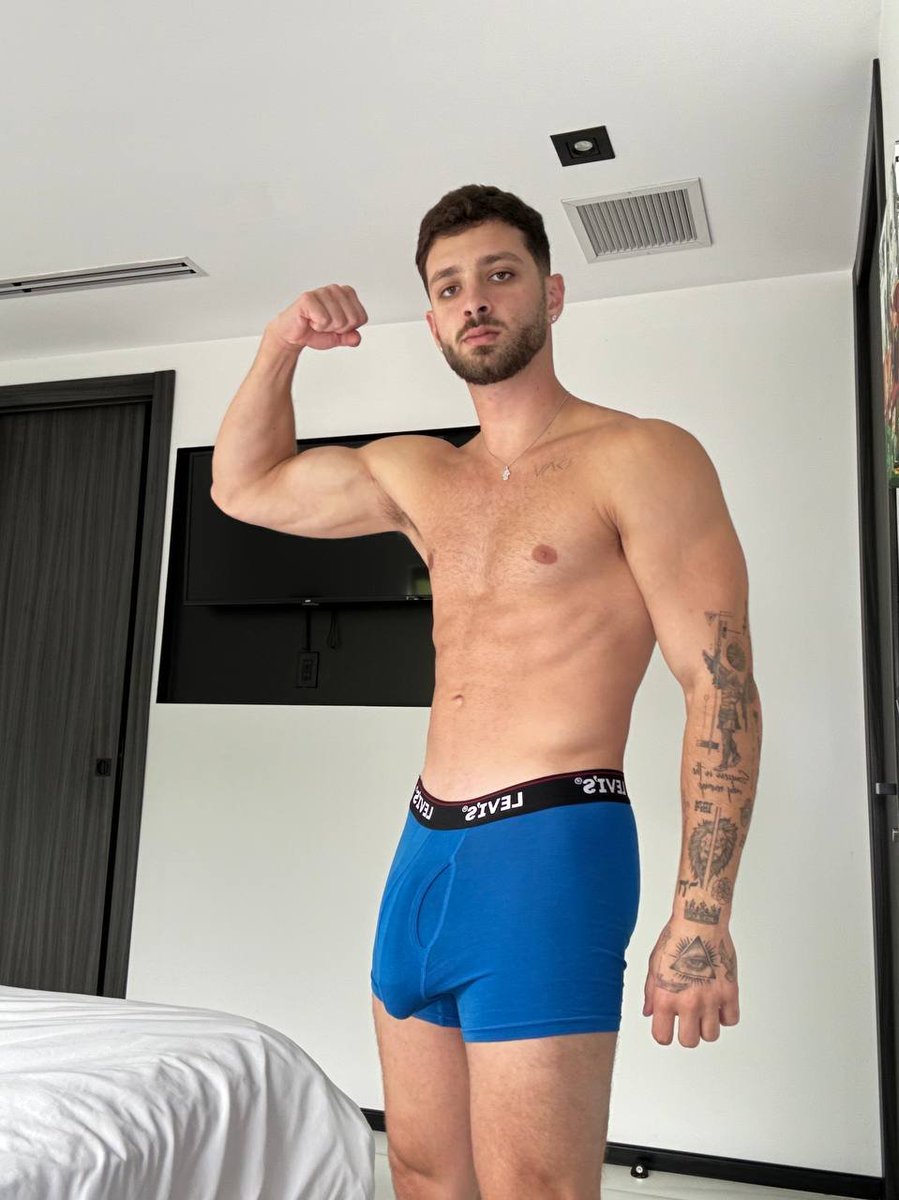 TidaneSimpson's tweet photo. Say 'hi' and then check your inbox for a surprise https://t.co/e8M4KDROHB