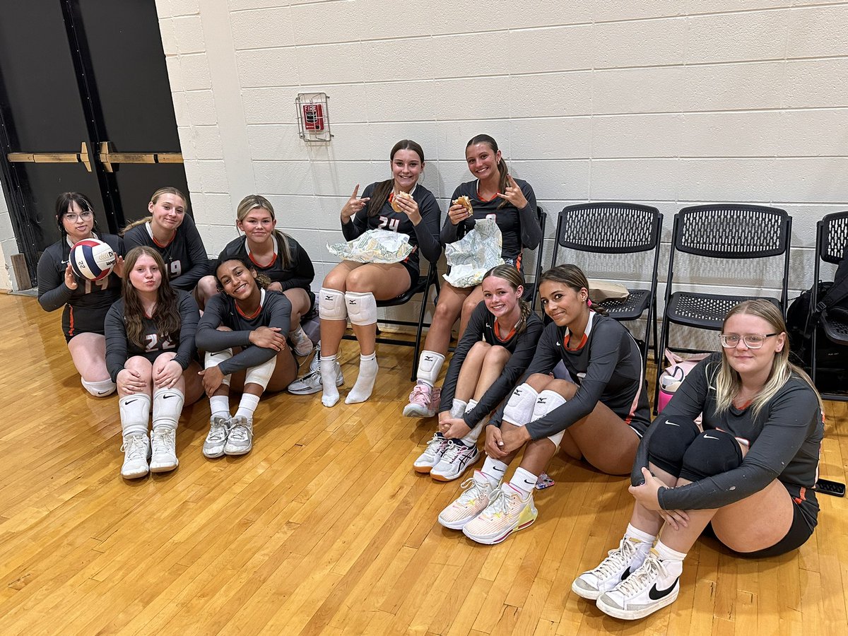 JeffMilburn's tweet photo. HOMECOMING WEEK!  We have a lot of activities tonight for everyone to be entertained!  The Tiger volleyball plays at home tonight at 5:00 &amp; 6:00!  The Tiger golfers are home at PrairieView tonight at 4:00.  Soccer is at Rockford Christian at 4:30.   #ByronTigers #TigerPride https://t.co/YR40sBC5Tq